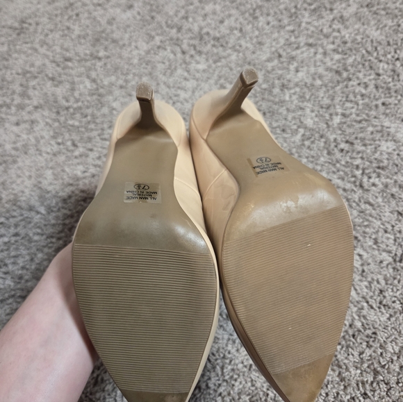 Classic Women's Patent Pointed-Toe Pumps in Nude - Picture 11 of 13